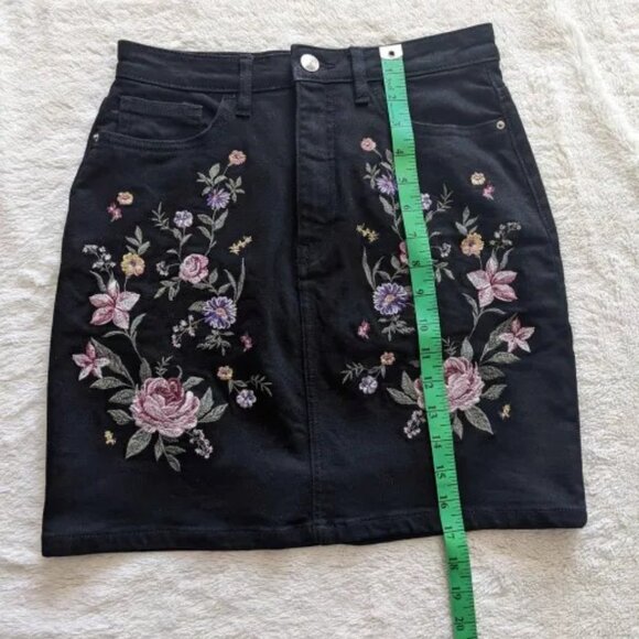 Black Denim Floral Embroidered Skirt - Picture 5 of 7